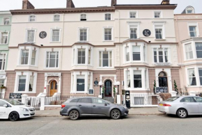 Гостиница Lauriston & Lawton Court Hotel  Лландидно